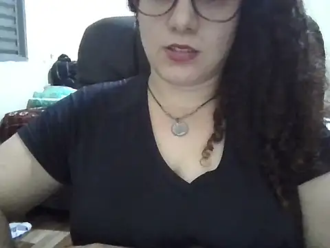 Snapshot of litha_luna chatting on February 15, 9:37 pm litha luna online show from February 15, 9:37 pm