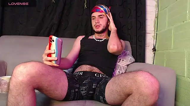 Dante Bear  online show from May 10, 10:15 pm