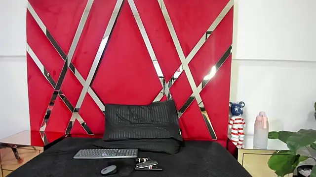 Milanxht online show from October 13, 8:42 pm