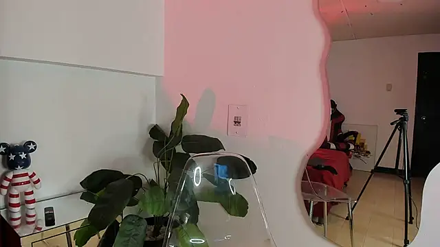 Milanxht online show from October 21, 9:15 pm