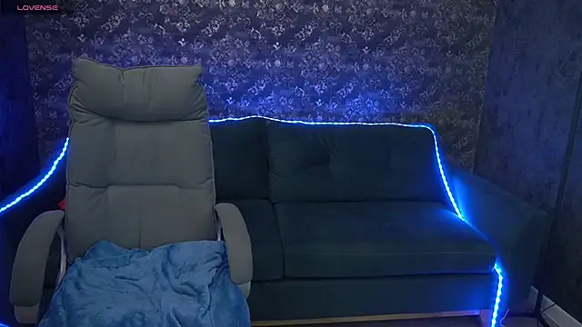 Snapshot of ElysLunar chatting on December 4, 4:49 pm ElysLunar online show from December 4, 4:49 pm