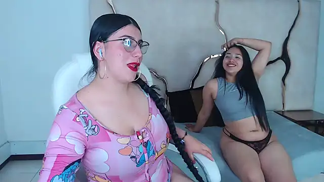 Snapshot of Criistaal_ chatting on February 6, 3:59 am Criistaal  online show from February 6, 3:59 am