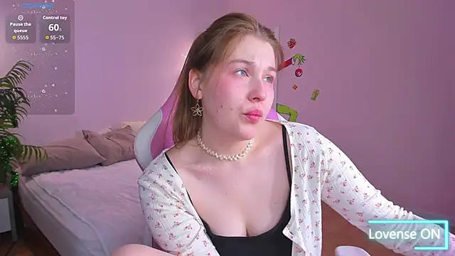 Snapshot of Colleen_Blake chatting on December 14, 4:45 pm Colleen Blake online show from December 14, 4:45 pm