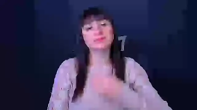 Snapshot of Violla_My chatting on January 5, 6:35 am Violla My online show from January 5, 6:35 am