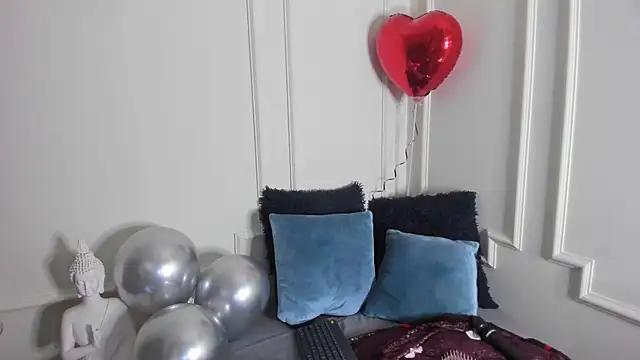 Snapshot of Tiffany_sander chatting on February 12, 8:27 am Tiffany sander online show from February 12, 8:27 am