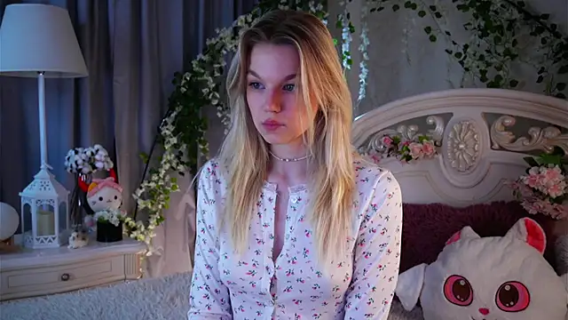 EdlinAlliston online show from November 24, 2:28 pm