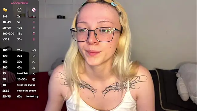 Snapshot of Cloe_five chatting on October 24, 6:48 pm Cloe five online show from October 24, 6:48 pm