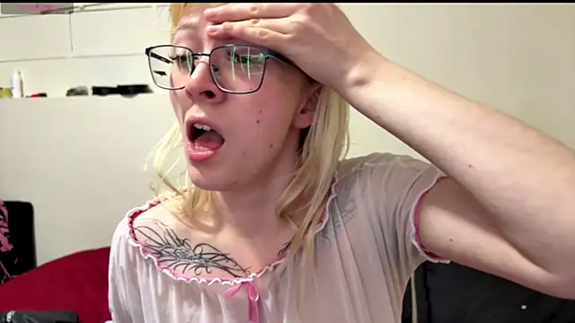 Snapshot of Cloe_five chatting on November 21, 7:01 pm Cloe five online show from November 21, 7:01 pm