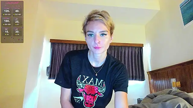 Snapshot of Sailor_m000 chatting on December 6, 7:21 am Sailor m000 online show from December 6, 7:21 am