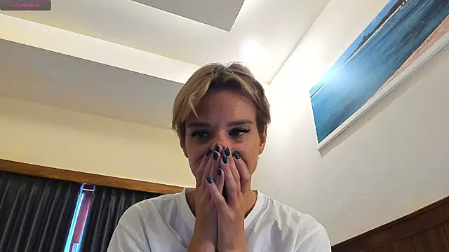 Snapshot of Sailor_m000 chatting on December 28, 5:44 am Sailor m000 online show from December 28, 5:44 am