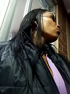 Snapshot of Sara-77 chatting on February 5, 11:50 pm Sara-77 online show from February 5, 11:50 pm