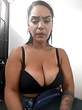 Snapshot of Sara-77 chatting on February 11, 9:25 pm Sara-77 online show from February 11, 9:25 pm