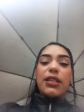 Snapshot of Sara-77 chatting on February 13, 3:35 pm Sara-77 online show from February 13, 3:35 pm