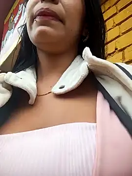 Snapshot of Sara-77 chatting on March 14, 6:39 pm Sara-77 online show from March 14, 6:39 pm