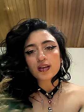 Lila Desiree online show from December 19, 8:02 am