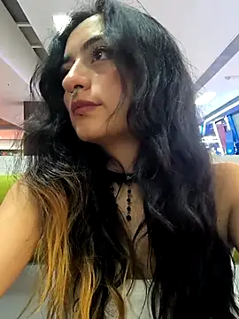 Lila Desiree online show from February 21, 1:00 am