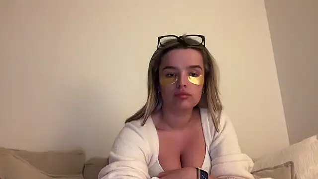 maisiesmithx online show from April 16, 8:20 pm