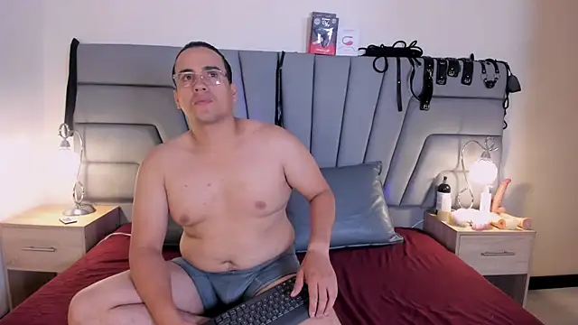 Snapshot of Vale_n_Matt chatting on November 21, 3:49 am Vale n Matt online show from November 21, 3:49 am