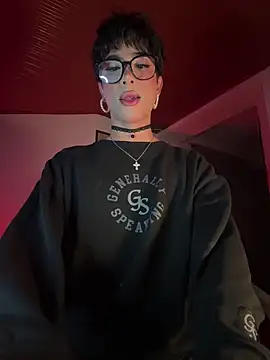 Snapshot of sue___0 chatting on December 14, 5:02 am sue 0 online show from December 14, 5:02 am