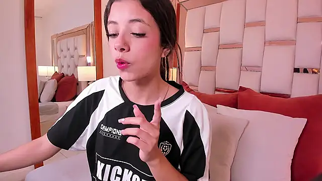 coraltaylor online show from December 28, 3:48 pm