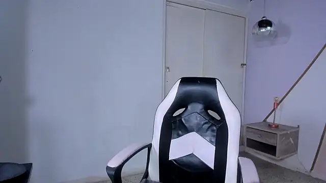 coraltaylor online show from March 16, 12:45 am