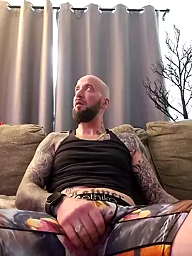 Snapshot of Beardedtattood chatting on January 22, 6:20 pm Beardedtattood online show from January 22, 6:20 pm