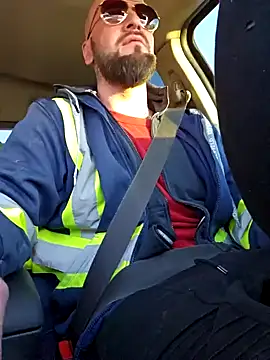 Snapshot of Beardedtattood chatting on January 27, 1:19 pm Beardedtattood online show from January 27, 1:19 pm