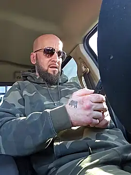 Snapshot of Beardedtattood chatting on January 27, 4:33 pm Beardedtattood online show from January 27, 4:33 pm