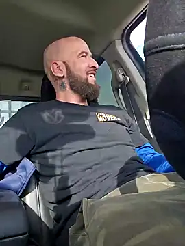 Snapshot of Beardedtattood chatting on January 28, 5:03 pm Beardedtattood online show from January 28, 5:03 pm