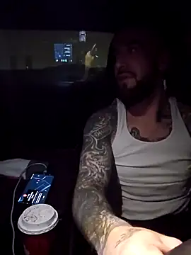 Snapshot of Beardedtattood chatting on February 4, 6:25 am Beardedtattood online show from February 4, 6:25 am