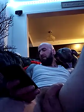 Snapshot of Beardedtattood chatting on February 4, 12:33 pm Beardedtattood online show from February 4, 12:33 pm