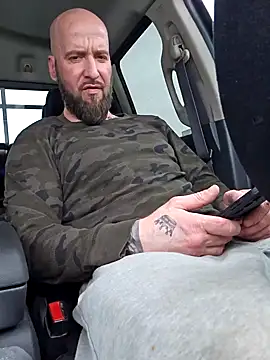 Snapshot of Beardedtattood chatting on February 9, 4:50 pm Beardedtattood online show from February 9, 4:50 pm