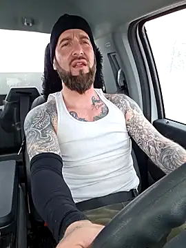 Snapshot of Beardedtattood chatting on February 13, 7:21 pm Beardedtattood online show from February 13, 7:21 pm