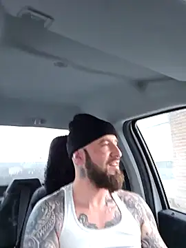 Snapshot of Beardedtattood chatting on February 13, 10:43 pm Beardedtattood online show from February 13, 10:43 pm