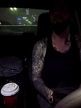 Snapshot of Beardedtattood chatting on February 15, 11:28 am Beardedtattood online show from February 15, 11:28 am