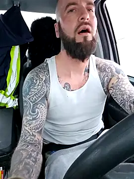 Snapshot of Beardedtattood chatting on February 16, 12:43 pm Beardedtattood online show from February 16, 12:43 pm