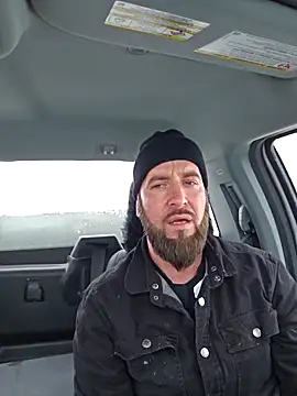 Snapshot of Beardedtattood chatting on February 16, 7:27 pm Beardedtattood online show from February 16, 7:27 pm