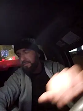 Snapshot of Beardedtattood chatting on February 18, 5:53 am Beardedtattood online show from February 18, 5:53 am