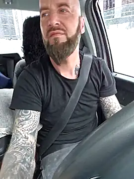 Snapshot of Beardedtattood chatting on February 20, 4:36 pm Beardedtattood online show from February 20, 4:36 pm