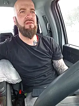 Snapshot of Beardedtattood chatting on February 20, 7:41 pm Beardedtattood online show from February 20, 7:41 pm