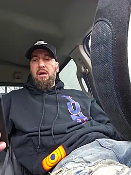 Snapshot of Beardedtattood chatting on February 23, 1:42 pm Beardedtattood online show from February 23, 1:42 pm