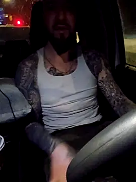 Snapshot of Beardedtattood chatting on February 24, 9:53 am Beardedtattood online show from February 24, 9:53 am