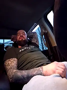 Snapshot of Beardedtattood chatting on February 28, 11:58 am Beardedtattood online show from February 28, 11:58 am