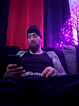 Snapshot of Beardedtattood chatting on March 11, 12:44 am Beardedtattood online show from March 11, 12:44 am