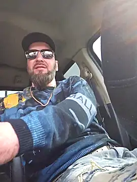 Snapshot of Beardedtattood chatting on March 12, 3:51 pm Beardedtattood online show from March 12, 3:51 pm