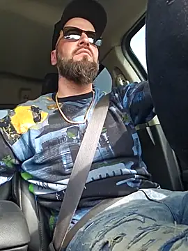 Snapshot of Beardedtattood chatting on March 12, 7:38 pm Beardedtattood online show from March 12, 7:38 pm