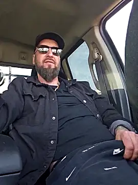 Snapshot of Beardedtattood chatting on March 14, 1:46 pm Beardedtattood online show from March 14, 1:46 pm