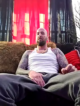 Snapshot of Beardedtattood chatting on March 21, 2:40 pm Beardedtattood online show from March 21, 2:40 pm