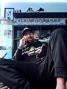 Snapshot of Beardedtattood chatting on September 9, 11:54 am Beardedtattood online show from September 9, 11:54 am