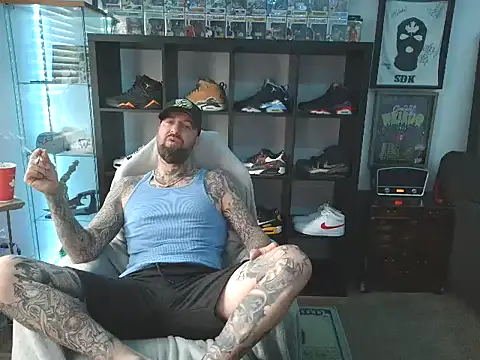 Snapshot of Beardedtattood chatting on September 10, 12:16 pm Beardedtattood online show from September 10, 12:16 pm